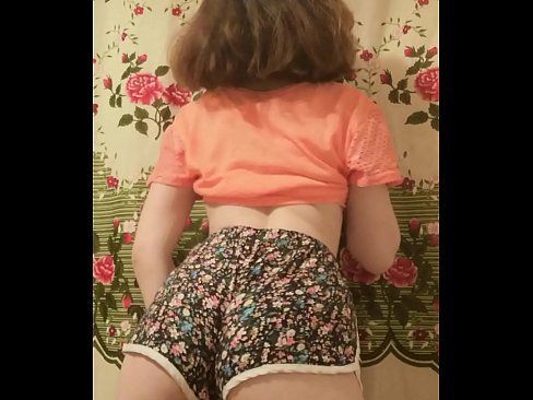 ❤️ Sexy jonge babe die haar short uittrekt voor de camera ❤❌ Super sex at us ️❤