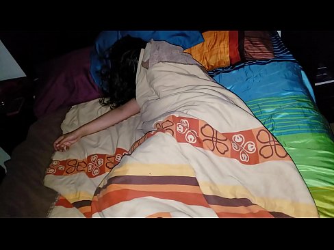 ❤️ Stiefzoon die zijn jonge stiefmoeder berispt terwijl ze slaapt. ❤❌ Super sex at us ️❤